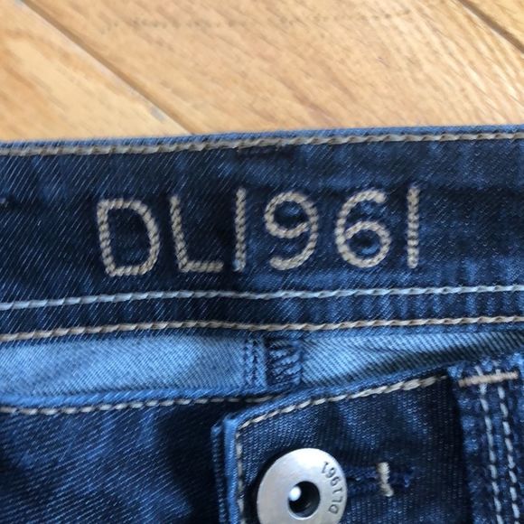 DL 1961 Lindsey Slim Straight Jean
DL1961 - Picture 3 of 11